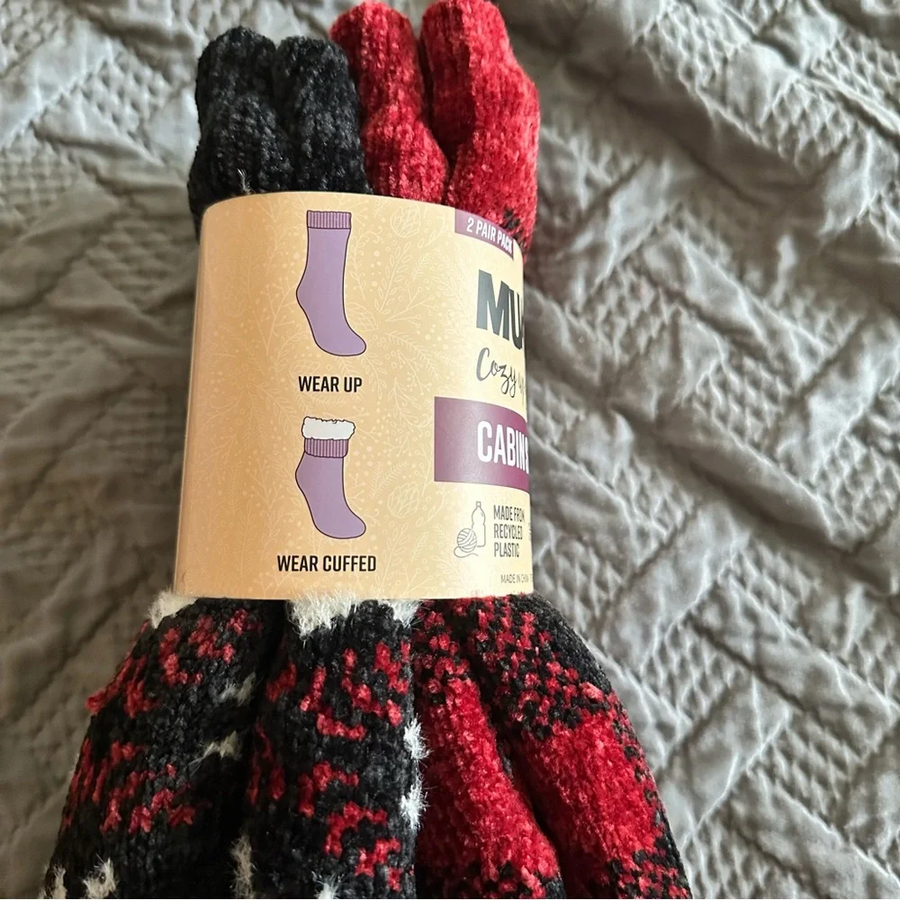 Muk Luks Cabin Cozy  Red and Black Winter Socks 2 Pack NWT - Picture 8 of 9